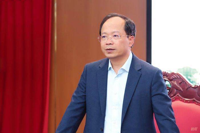 Đồng chí Nguyễn Duy Lâm – Ủy viên Trung ương Đảng, Bí thư Tỉnh ủy, Trưởng đoàn ĐBQH tỉnh phát biểu chúc mừng nhân kỷ niệm Ngày truyền thống các ban Đảng và Văn phòng cấp ủy.