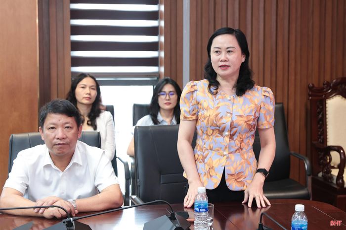 Đồng chí Trương Thanh Huyền - Ủy viên BTV Tỉnh ủy, Trưởng ban Tổ chức Tỉnh ủy phát biểu đáp từ.