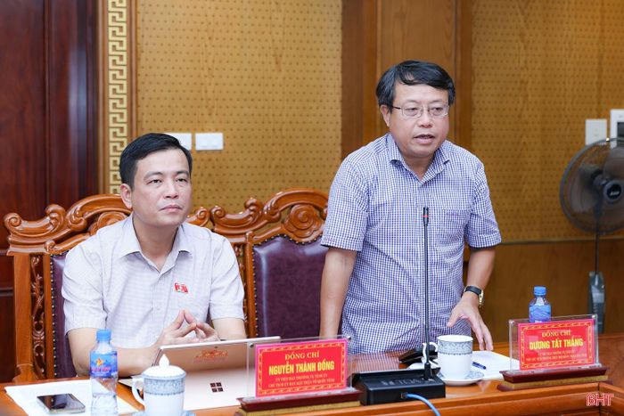 Đồng chí Dương Tất Thắng - Ủy viên BTV Tỉnh ủy, Phó Chủ tịch Thường trực HĐND tỉnh phát biểu một số nội dung tại cuộc họp.