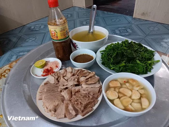 Bữa cơm gia đình của bà Ngân luôn có món gia vị tương Bần. (Ảnh: Vietnam+)