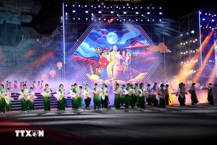 Chương trình nghệ thuật đặc sắc tại lễ khai mạc lễ hội Thành Tuyên 2026. (Ảnh: Quang Cường/TTXVN)