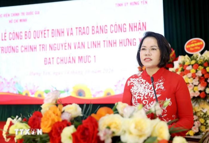 Hiệu trưởng Trường Chính trị Nguyễn Văn Linh Quách Thị Hương phát biểu. (Ảnh: Thế Duyệt/TTXVN)