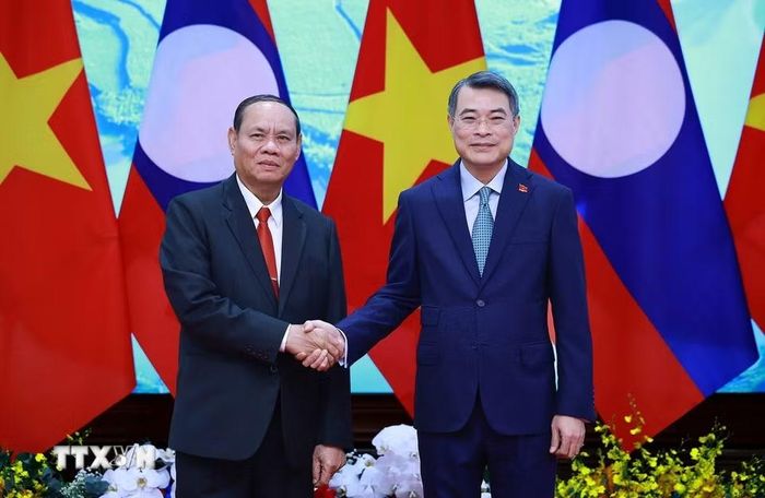 Thủ tướng Lê Minh Hưng tiếp đồng chí Vilay Lakhamfong, Thường trực Ban Bí thư Trung ương Đảng Nhân dân Cách mạng Lào. (Ảnh: Dương Giang/TTXVN)