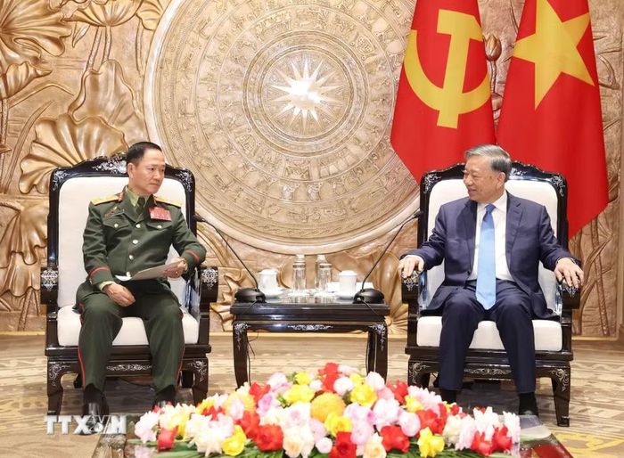 Tổng Bí thư, Chủ tịch nước Tô Lâm tiếp Đại tướng Khamliang Outhakaysone, Ủy viên Bộ Chính trị, Phó Thủ tướng, Bộ trưởng Quốc phòng Lào. (Ảnh: Thống Nhất/TTXVN)