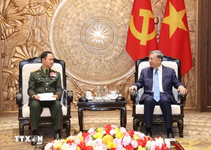 Tổng Bí thư, Chủ tịch nước Tô Lâm tiếp Đại tướng Khamliang Outhakaysone, Ủy viên Bộ Chính trị, Phó Thủ tướng, Bộ trưởng Quốc phòng Lào. (Ảnh: Thống Nhất/TTXVN)