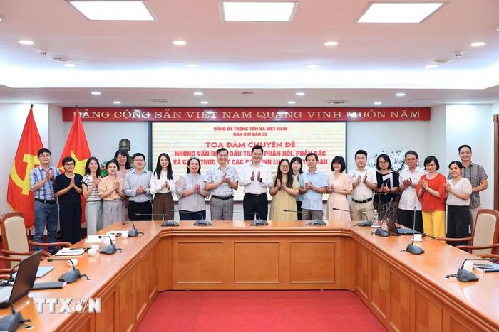 Các đại biểu, chuyên gia dự Tọa đàm. (Ảnh: Tuấn Anh/TTXVN)