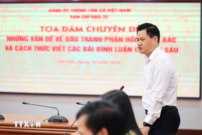 Đại tá, Tiến sỹ Nguyễn Hồng Hải, Phó Tổng Biên tập Báo Quân đội Nhân dân chia sẻ. (Ảnh: Tuấn Anh/TTXVN)
