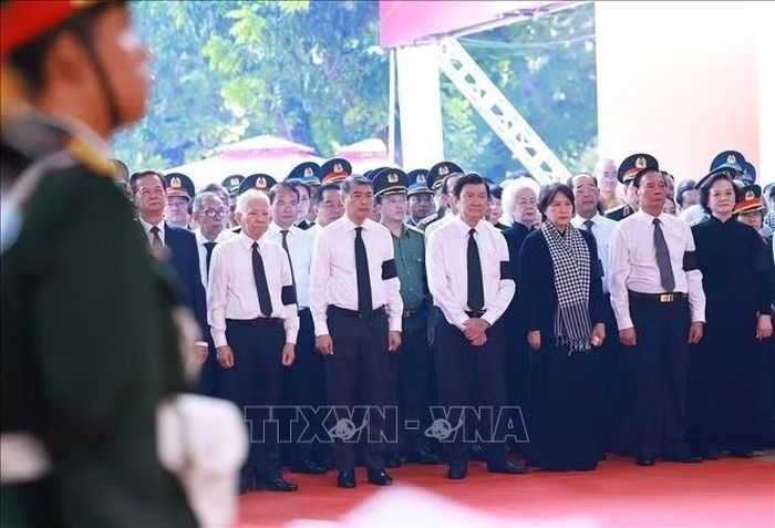 Thủ tướng Lê Minh Hưng dự Lễ viếng, Lễ truy điệu 731 hài cốt liệt sĩ được tìm kiếm, quy tập tại Công viên văn hóa Lê Thị Riêng, phường Hòa Hưng, Thành phố Hồ Chí Minh. Ảnh: Dương Giang/TTXVN