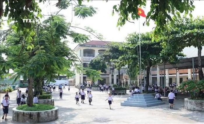 Từ việc đi lại, học hành đến chăm sóc sức khỏe, những kỳ vọng khi xã trở thành phường đều gắn với nhu cầu rất cụ thể. Ảnh: Hữu Duyên/TTXVN