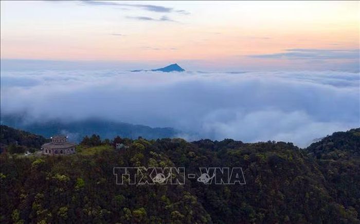 Khung cảnh hùng vĩ , hoang sơ của Vườn Quốc gia Bạch Mã. Ảnh: Đỗ Trưởng/TTXVN