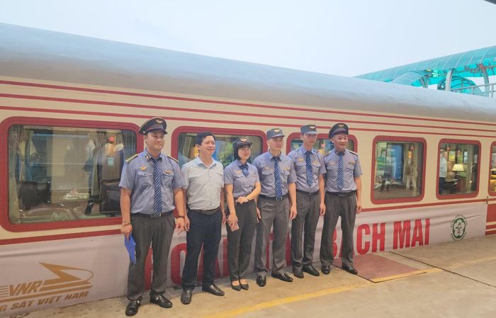 Tổ tiếp viên Đoàn tàu Bạch Mai.