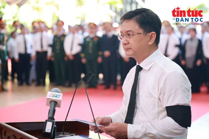 Ông Nguyễn Mạnh Cường, Ủy viên dự khuyết Trung ương Đảng, Phó Chủ tịch UBND TP Hồ Chí Minh, Trưởng Ban Chỉ đạo 515 Thành phố đọc lời điếu.