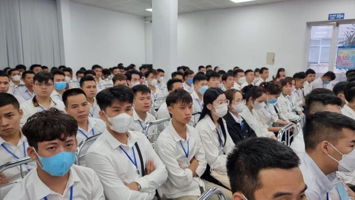 Lao động chuẩn bị đi xuất khẩu tại Nhật Bản, Hàn Quốc nghe phổ biến thông tin.. Ảnh tư liệu - minh họa: XC/Báo Tin tức và Dân tộc