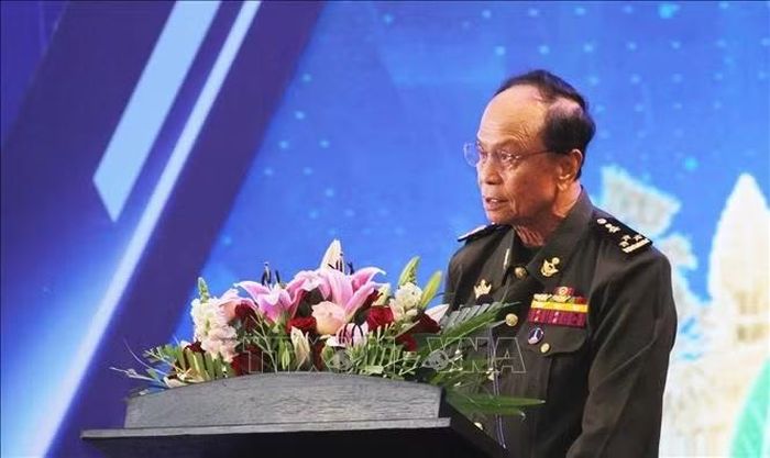 Đại tướng Tan Thanna, Quốc vụ khanh Bộ Quốc phòng Campuchia phát biểu khai mạc hội chợ. Ảnh: Minh Hưng/PV TTXVN tại Campuchia