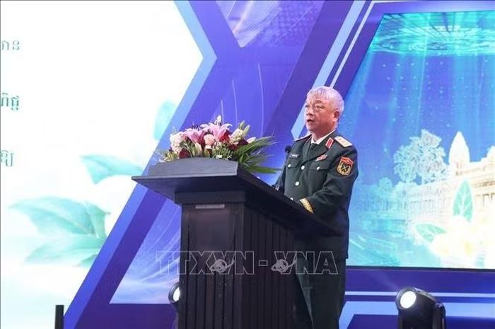 Thứ trưởng Bộ Quốc phòng Nguyễn Quang Ngọc phát biểu khai mạc hội chợ. Ảnh: Minh Hưng/PV TTXVN tại Campuchia