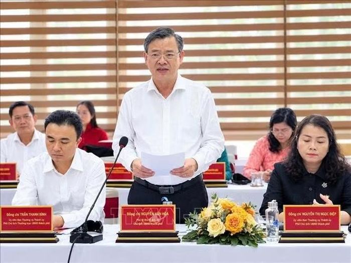 Đồng chí Keovisouk Solaphom, Phó Bí thư Đảng ủy, Thứ trưởng Bộ Công nghệ và Truyền thông Lào, Trưởng đoàn công tác Lào, phát biểu tại buổi làm việc. Ảnh: Ánh Tuyết/TTXVN