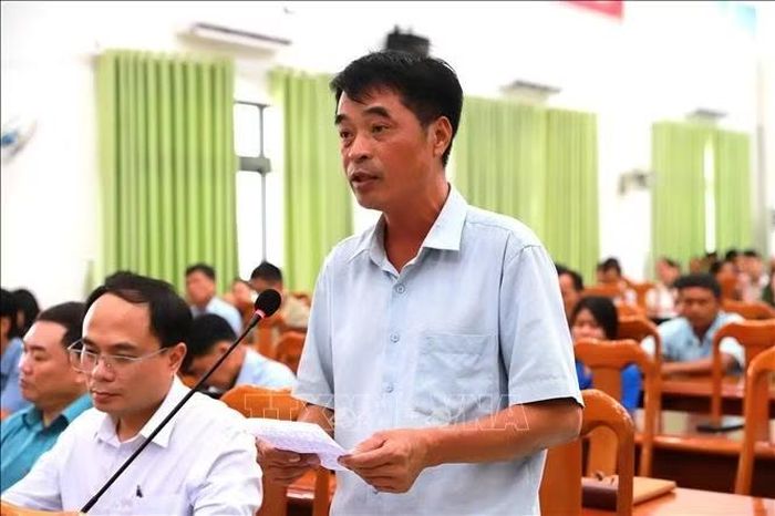 Cử tri phản ánh những kiến nghị tại hội nghị tiếp xúc với Đại biểu Quốc hội.