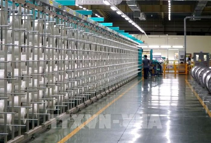 Hoạt động sản xuất tại nhà máy HS Hyosung Quảng Nam (doanh nghiệp 100% vốn Hàn Quốc tại khu công nghiệp Tam Thăng, thành phố Đà Nẵng). Ảnh: Quốc Dũng/TTXVN