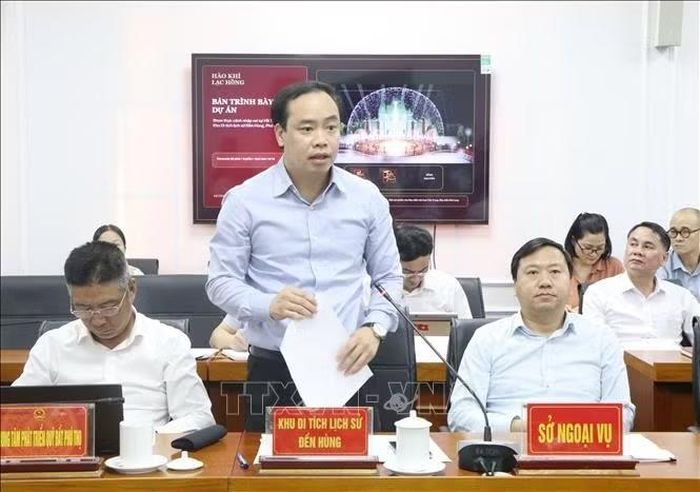 Giám đốc Khu Di tích Lịch sử Đền Hùng Phạm Tiến Đạt phát biểu tại hội nghị.