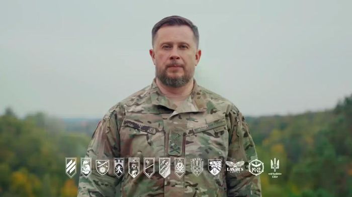 Thiếu tướng Andrii Biletskyi, Tư lệnh Quân đoàn 3 của Ukraine, thông báo về những bước tiến gần đây của Chiến dịch Vivaldi gần Lyman, Ukraine, vào ngày 14/10/2026. Ảnh: Quân đoàn 3/Telegram)