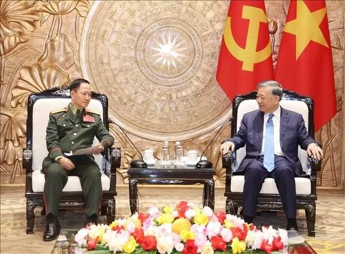 Tổng Bí thư, Chủ tịch nước Tô Lâm tiếp Đại tướng Khamliang Outhakaysone, Ủy viên Bộ Chính trị, Phó Thủ tướng, Bộ trưởng Quốc phòng Lào. Ảnh: Thống Nhất/TTXVN