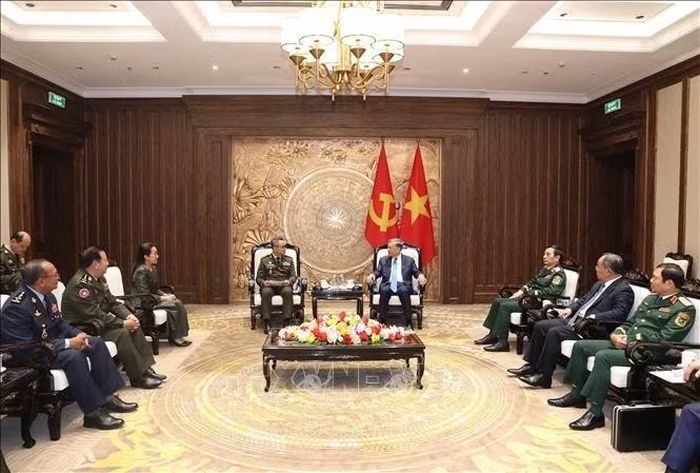 Tổng Bí thư, Chủ tịch nước Tô Lâm tiếp Đại tướng Tea Seiha, Uỷ viên Ban Thường vụ CPP, Phó Thủ tướng, Bộ trưởng Quốc phòng Campuchia. Ảnh: Thống Nhất/TTXVN