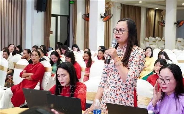 Các cán bộ, hội viên phụ nữ kiến nghị, đề xuất tại hội nghị.