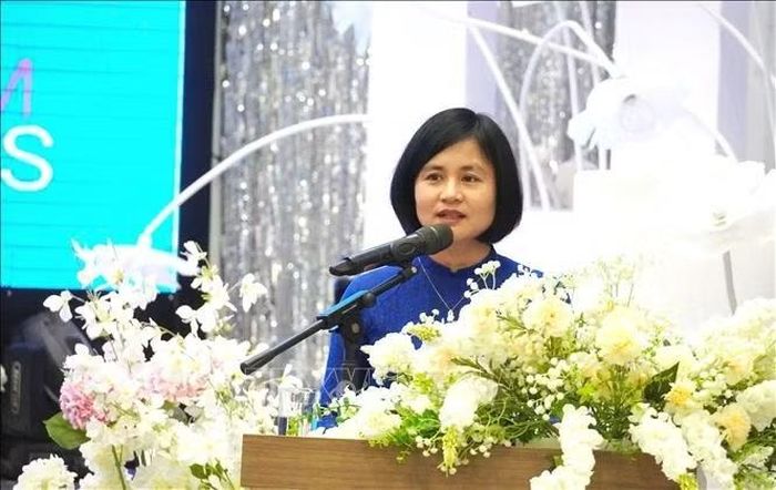 Đại diện các sở, ngành, đơn vị trực tiếp tiếp thu, giải đáp những nội dung thuộc lĩnh vực phụ trách.