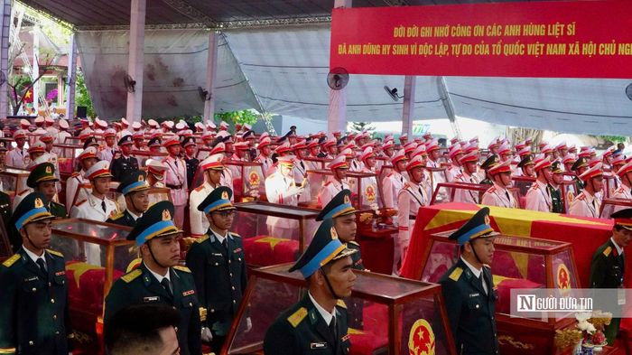 Bên trong khu vực diễn ra buổi lễ được bố trí an ninh nghiêm ngặt.