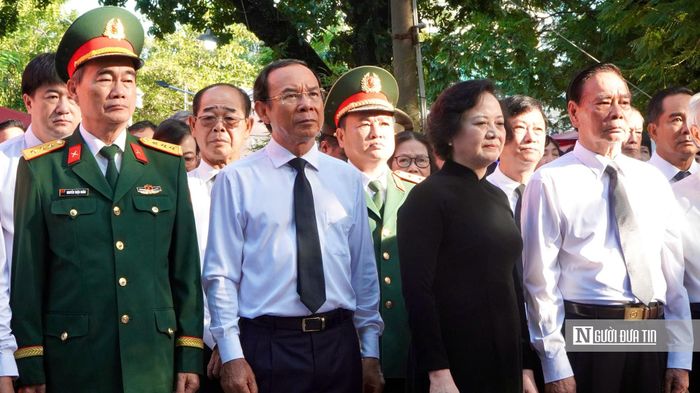 Lãnh đạo, Nguyên lãnh đạo Đảng, Nhà nước có mặt tại buổi lễ.