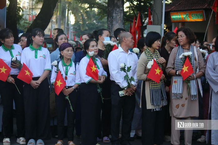 Lực lượng liên hiệp thanh niên, phụ nữ có mặt đông đảo tại công viên Lê Thị Riêng. (Ảnh: Mỹ Hậu)