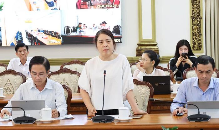 Đại diện lãnh đạo Bảo hiểm Xã hội TP Hồ Chí Minh phát biểu tại cuộc họp.