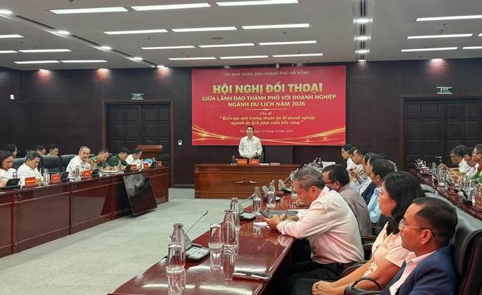 Quang cảnh Hội nghị đối thoại giữa lãnh đạo UBND TP Đà Nẵng với doanh nghiệp ngành du lịch năm 2026 diễn ra chiều 14/10. Ảnh XM.