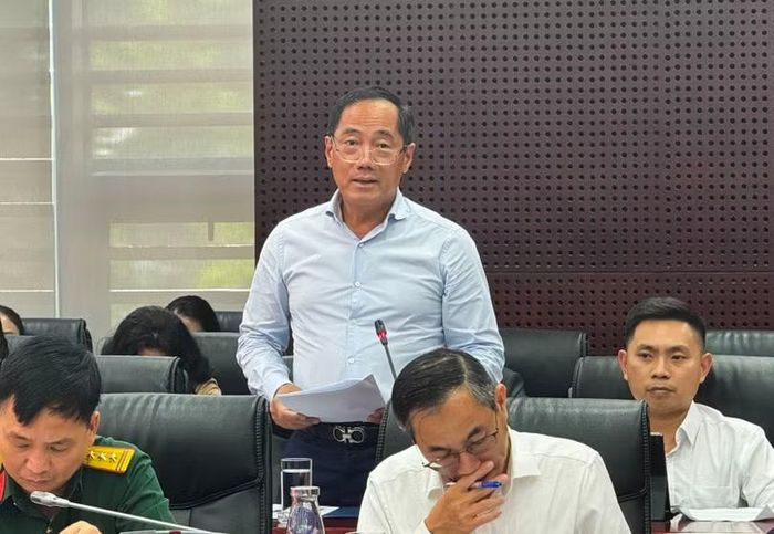 Đại diện Công ty CP Đầu tư khai thác nhà ga quốc tế Đà Nẵng (AHT) phát biểu ý kiến tại hội nghị. Ảnh XM.