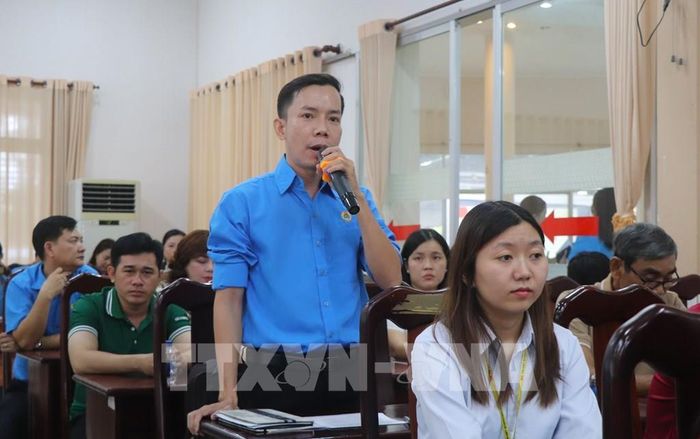 Cử tri kiến nghị các vấn đề liên quan đến nhu cầu nhà ở cho công nhân. Ảnh: Nguyễn Hằng - TTXVN