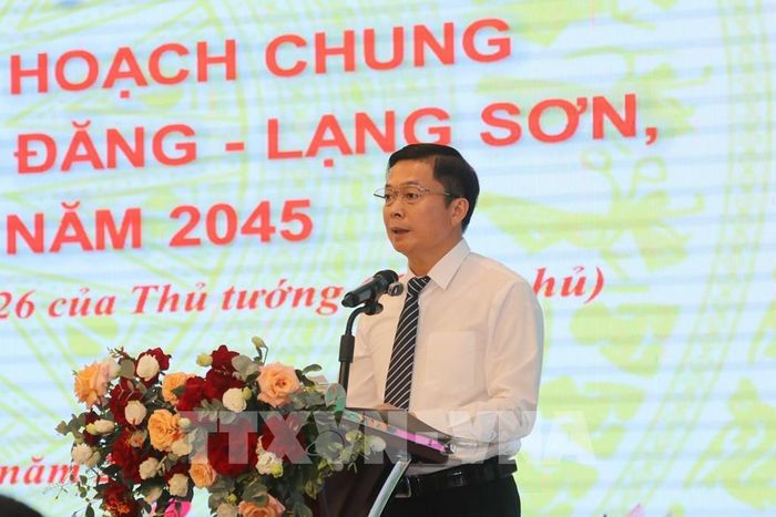 Phó Chủ tịch Thường trực UBND tỉnh Lạng Sơn Đinh Hữu Học phát biểu tại Hội nghị. Ảnh: Quang Duy - TTXVN