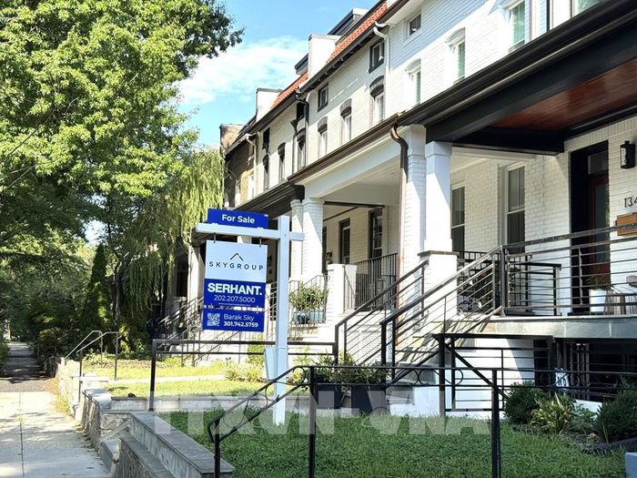 Một căn nhà liền kề được rao bán tại bang Virginia. Ảnh: Đoàn Hùng - PV TTXVN tại Mỹ 