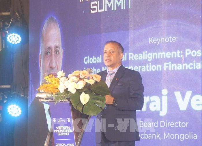Ông Niraj Vedwa, thành viên HĐQT Xacbank (Mông Cổ) chia sẻ các xu hướng phân bổ vốn mới của các quỹ đầu tư toàn cầu. Ảnh: Hứa Chung – TTXVN 
