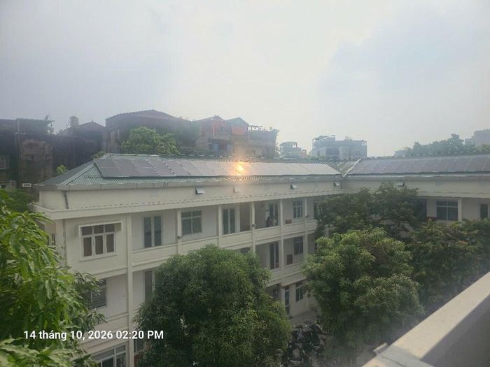 Hệ thống điện mặt trời mái nhà tại tại trụ sở 88 Võ Thị Sáu của Điện lực Hoàn Kiếm. Ảnh: Anh Nguyễn/Bnews/TTXVN