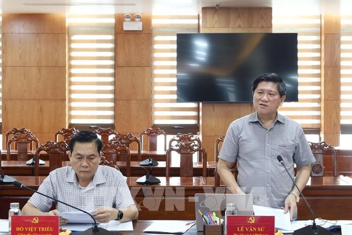 Ông Lê Văn Sử, Phó Chủ tịch UBND tỉnh Cà Mau phát biểu tại cuộc họp. Ảnh: TTXVN phát