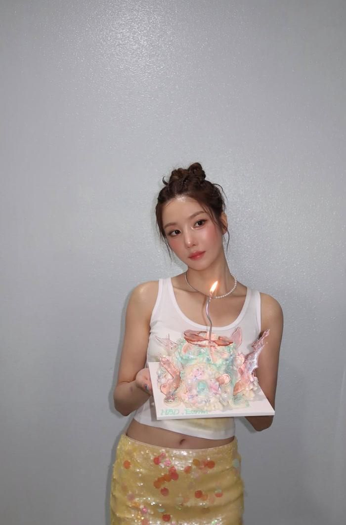 Loạt ảnh mới nhất tiếp tục cho thấy sức hút của Kwon Eun Bi.