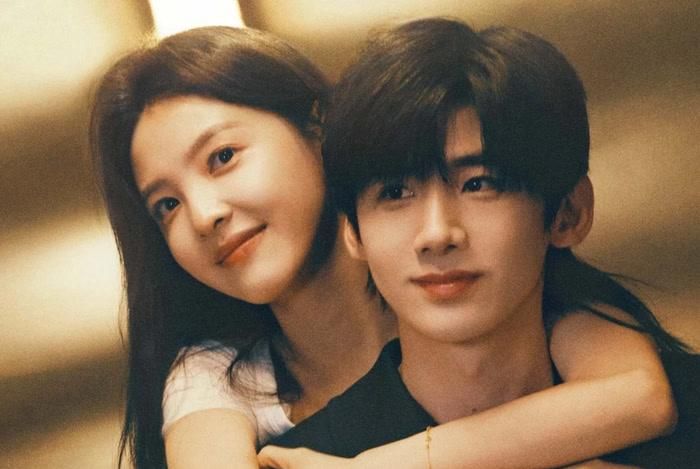 Chương Nhược Nam và Bạch Kính Đình trong Khó Dỗ Dành, câu chuyện về hai người từng tổn thương và có cơ hội chữa lành khi gặp lại.