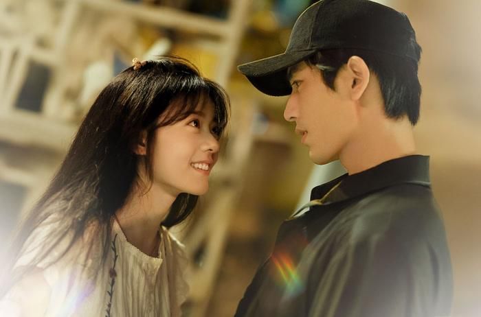Triệu Kim Mạch và Trương Lăng Hách trong Anh Đào Hổ Phách, câu chuyện về rung động đầu đời và hành trình trưởng thành.