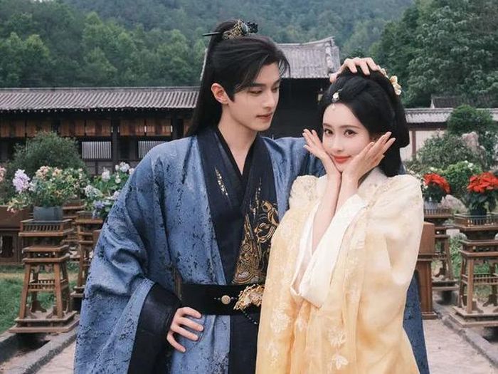 Mạnh Tử Nghĩa và Hà Dữ đảm nhận hai vai chính trong câu chuyện quyền mưu kết hợp hôn nhân chính trị. Thẩm Tịch Hòa, quận chúa lớn lên ở vùng Tây Bắc, tiến vào kinh thành và trở thành vị hôn thê của thái tử Tiêu Hoa Ung. Trái với vẻ ngoài yếu đuối, bệnh tật, thái tử thực chất sở hữu khả năng mưu lược và đang âm thầm điều tra bí mật liên quan đến bản thân. Từ quan hệ mang tính liên minh, hai người dần trở thành đồng minh trong cuộc đấu trí, cùng tìm cách vạch trần âm mưu phía sau những biến cố chính trị. 