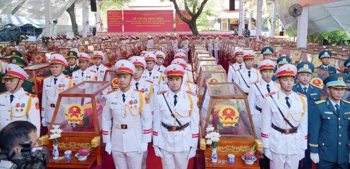 Lễ viếng, truy điệu và an táng 731 hài cốt liệt sĩ được tìm kiếm, quy tập tại Công viên Lê Thị Riêng