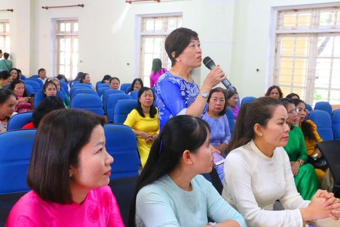 Nhiều câu hỏi về bảo vệ “An toàn cho phụ nữ và trẻ em trong không gian số” đã được các hội viên nêu ra tại diễn đàn