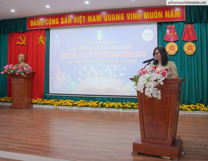 Bà Đinh Việt Anh, Phó Chủ tịch Hội Người mù Việt Nam, phát biểu khai mạc.