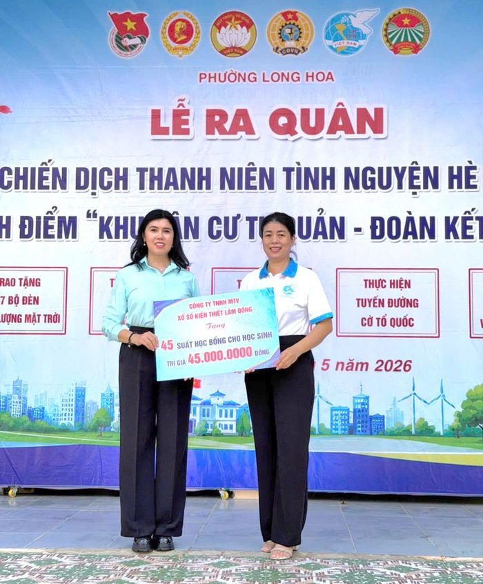 Cùng người dân tham gia xây dựng mô hình "Khu dân cư đoàn kết" tại địa phương