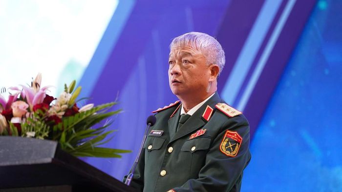 Thượng tướng Nguyễn Quang Ngọc, Ủy viên Ban Chấp hành Trung ương Đảng Cộng sản Việt Nam, Thứ trưởng Bộ Quốc phòng Việt Nam, phát biểu tại khai mạc Hội chợ.