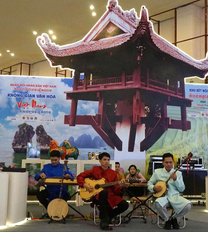 Hội chợ còn diễn ra các hoạt động quảng bá văn hóa Việt Nam.